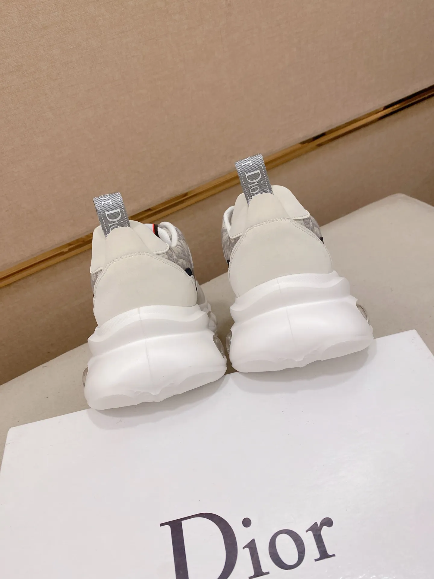 Men's shoes💰 462💰🇮🇹🇮🇹Dior d The new model is on sale at the same time at the counter. The upper 🇮🇹 is imported Italian first-layer cowhide, and the lining is fully imported sheepskin 💪💪. It is a complete 1⃣️ to 1⃣️ replica 🇮🇹💪💪, ⚠ Sole: The original sole is specially provided by the original factory. The exclusive movable molded sole is super comfortable. ⚠Original factory single goods, 🔍🔍high quality, you can enter and leave the counter at will, welcome to compare⚠. Code number:38-44